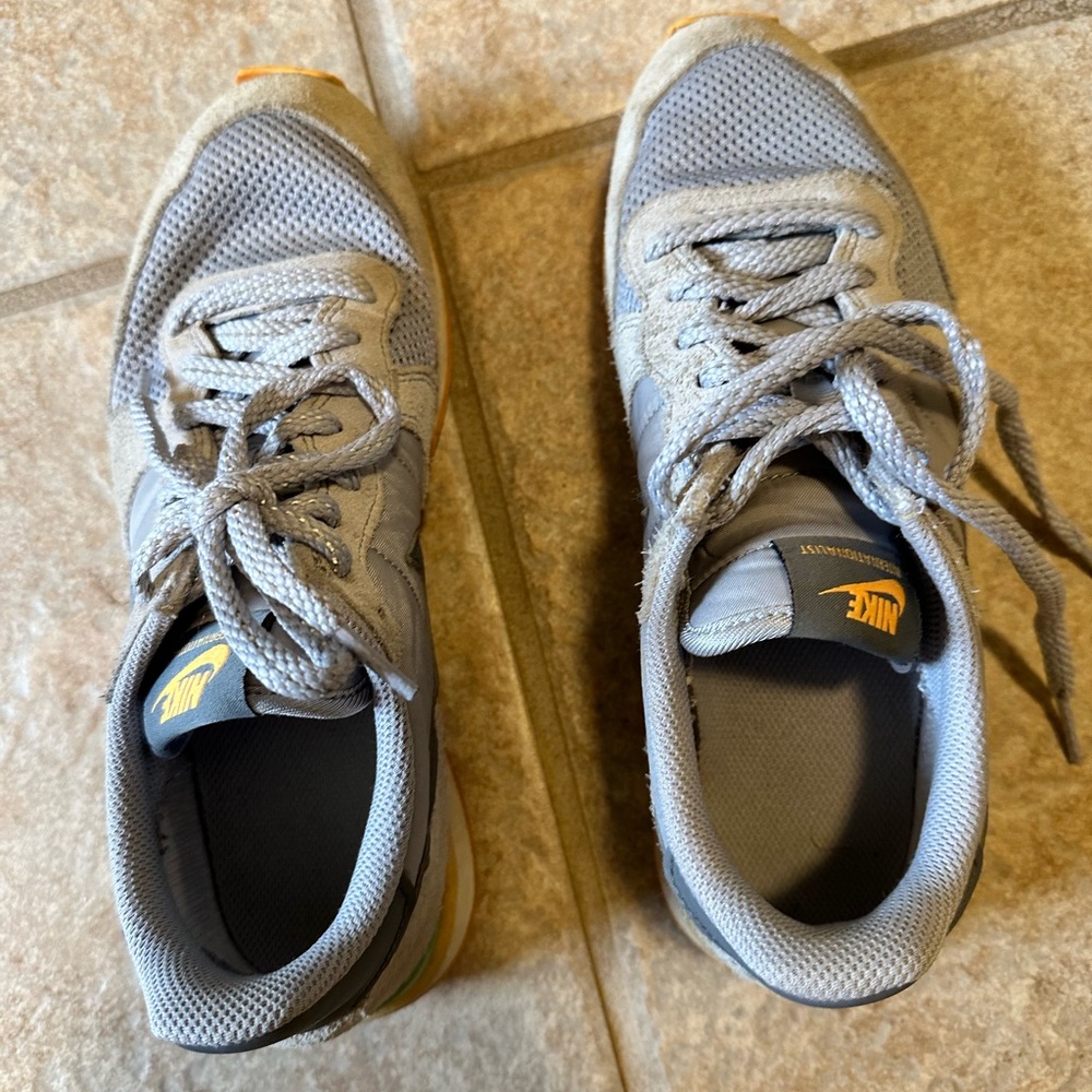 Nike shoes - Picture 3 of 3